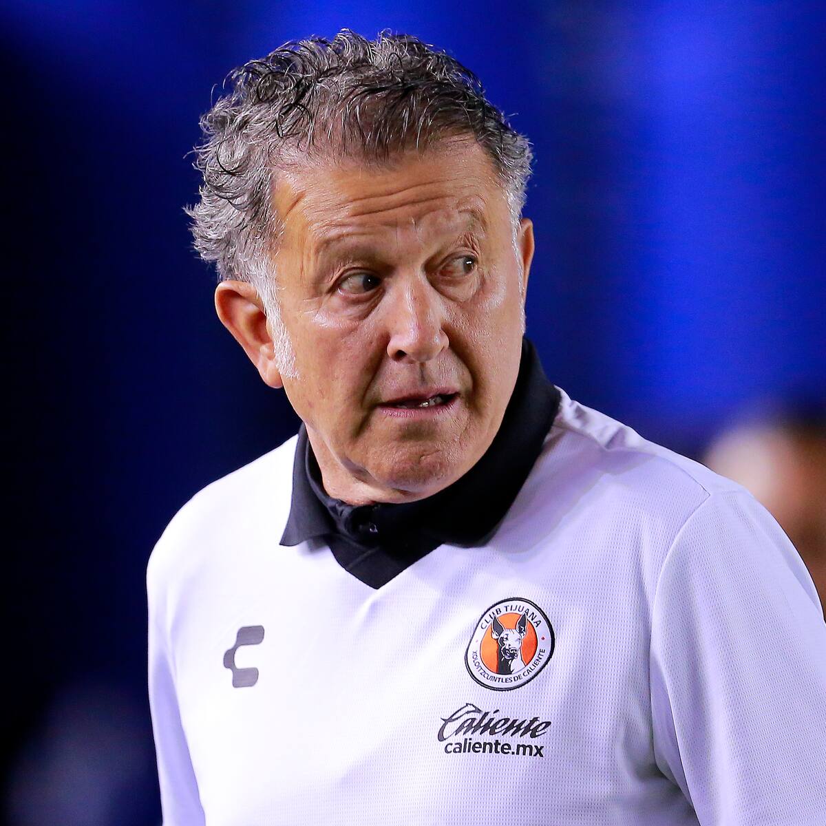 Juan Carlos Osorio arremetió contra una juez y encaró a un árbitro en derrota de Tijuana