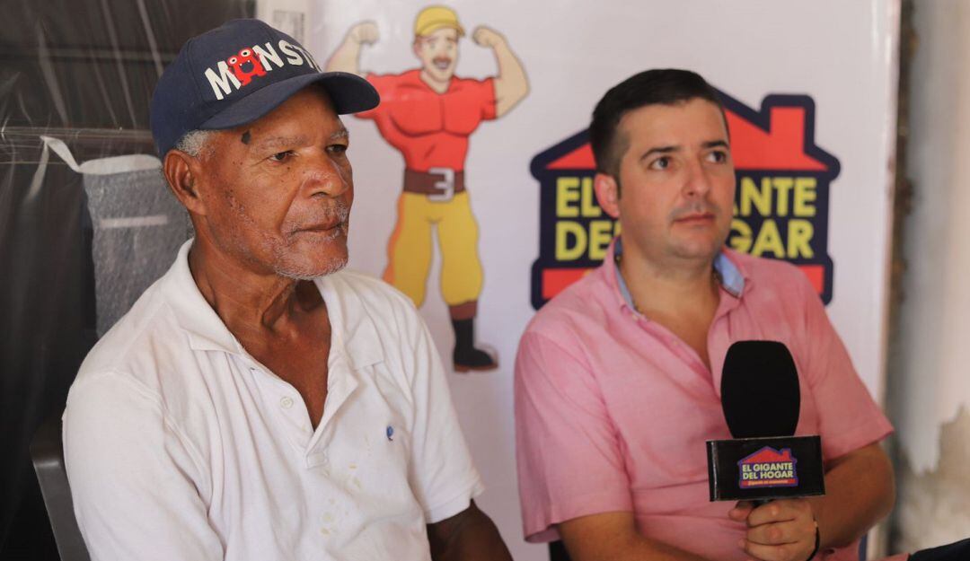 El almacén regaló estufa, platos nuevos, ventilador, batidora, juego de cuchillos, entre otros artículos.