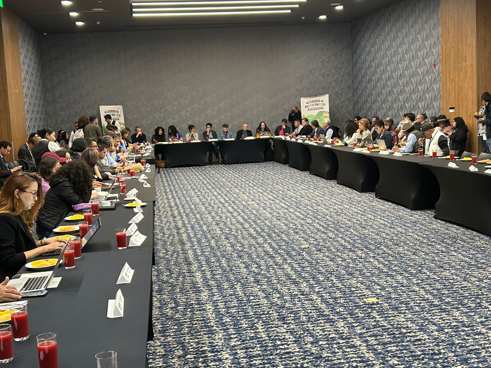 Encuentros de la sociedad civil para participar en el proceso del Gobierno y el ELN.