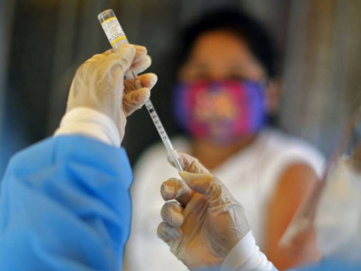 Este miércoles comienza a aplicarse refuerzo de vacuna entre 18 a 49 años