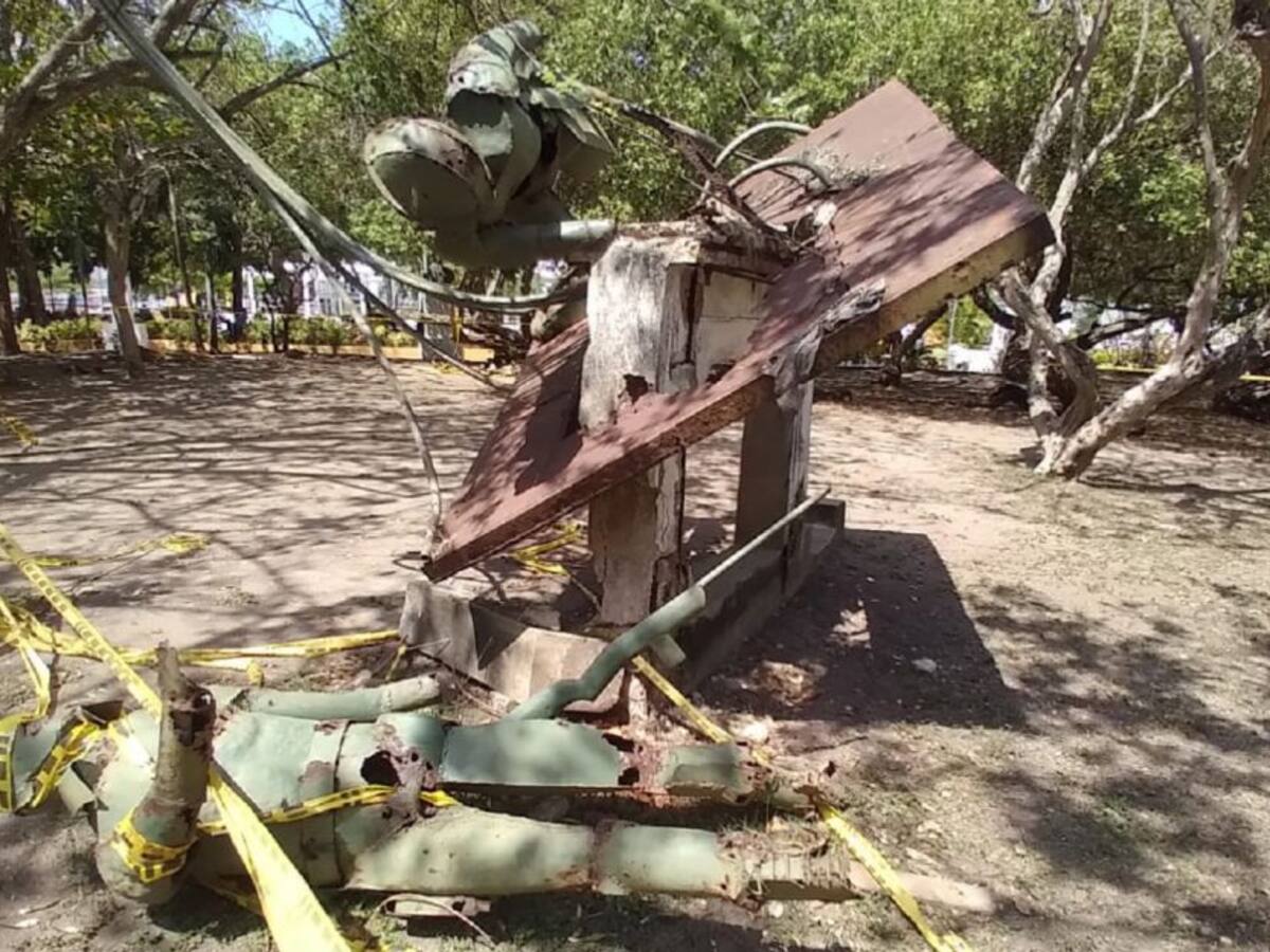 En el Parque Centenario el monumento a la paz está en ruinas
