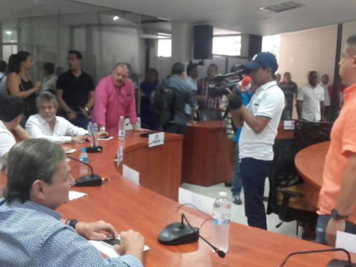 Simulando un accidente roban vehículo de concejal en Barranquilla