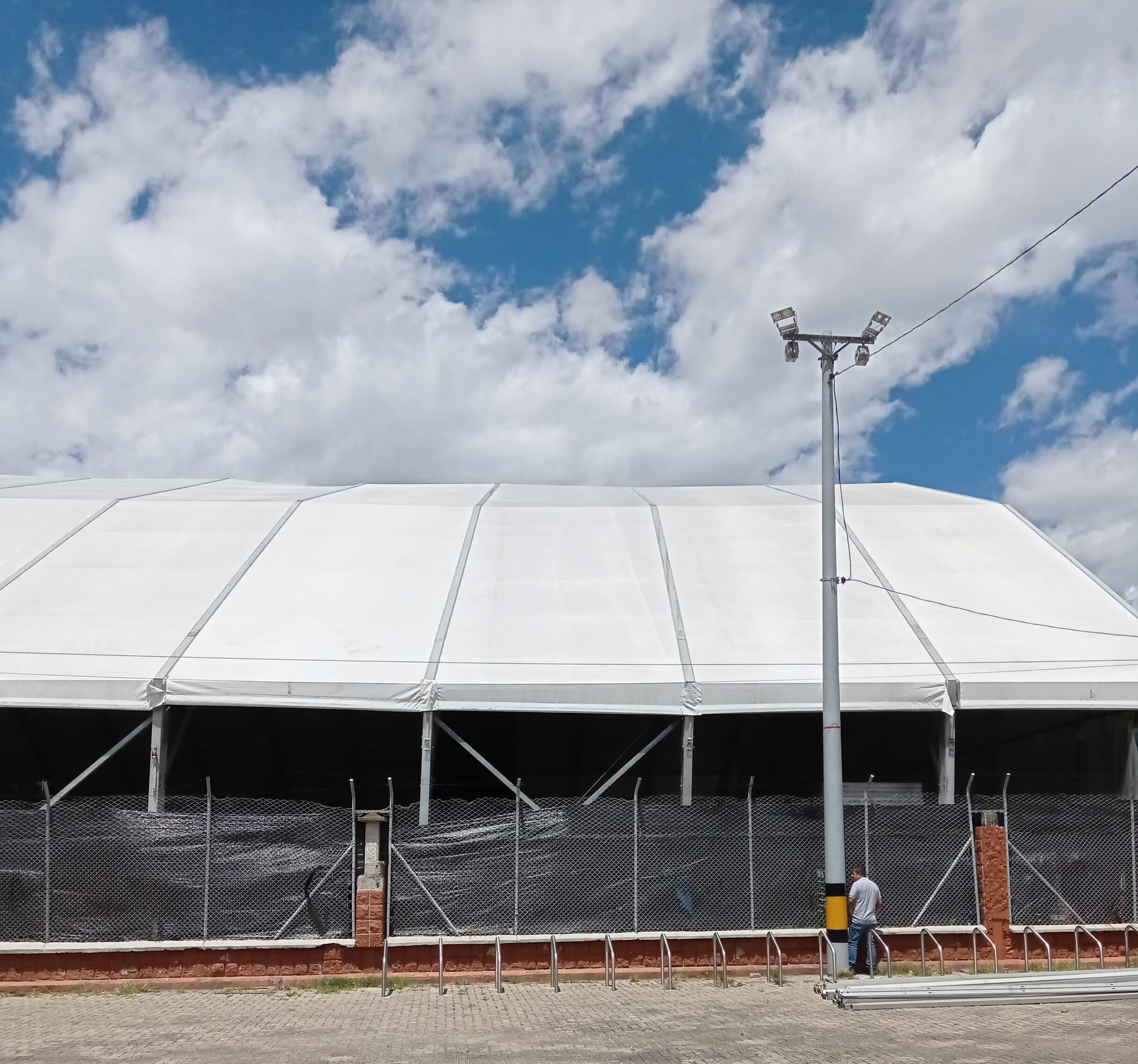 Carpa ubicada en el Aeroparque Juan Pablo Segundo. Foto: cortesía.