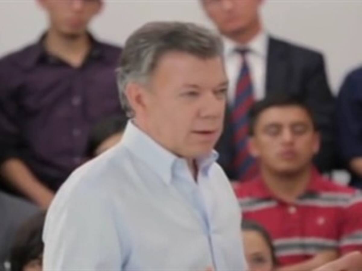Uribe se pronuncia sobre el comercial "hijos para la guerra" de Santos