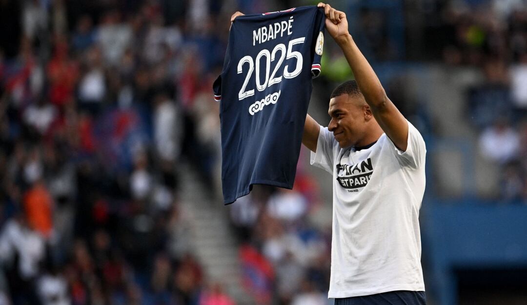 Mbappé anunció su renovación con el PSG en la previa del juego ante el Metz.