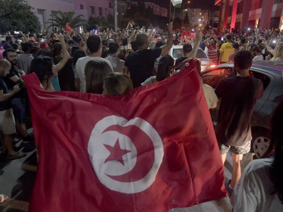 Presidente de Túnez aumenta su poder y control en el país