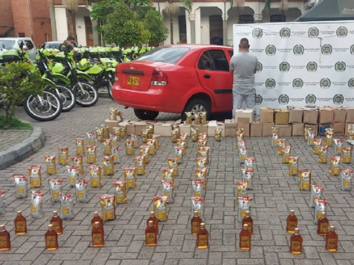 Incautan licor ilegal que pretendían comercialzar durante el toque de queda
