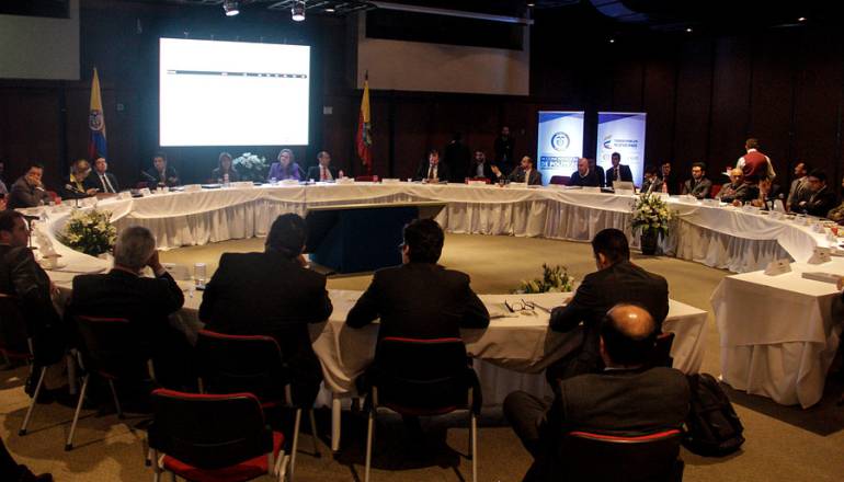 Comisión de concertación que busca acuerdo sobre el salario mínimo para 2017