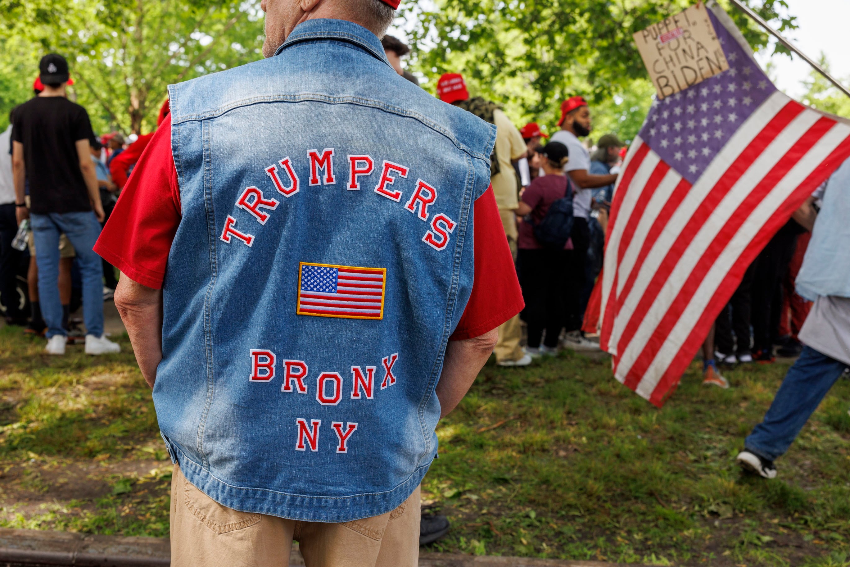 Seguidores de Donald Trump reunidos en un rally convocado por el expresidente en el Bronx (Nueva York). 

EFE/EPA/OLGA FEDOROVA
