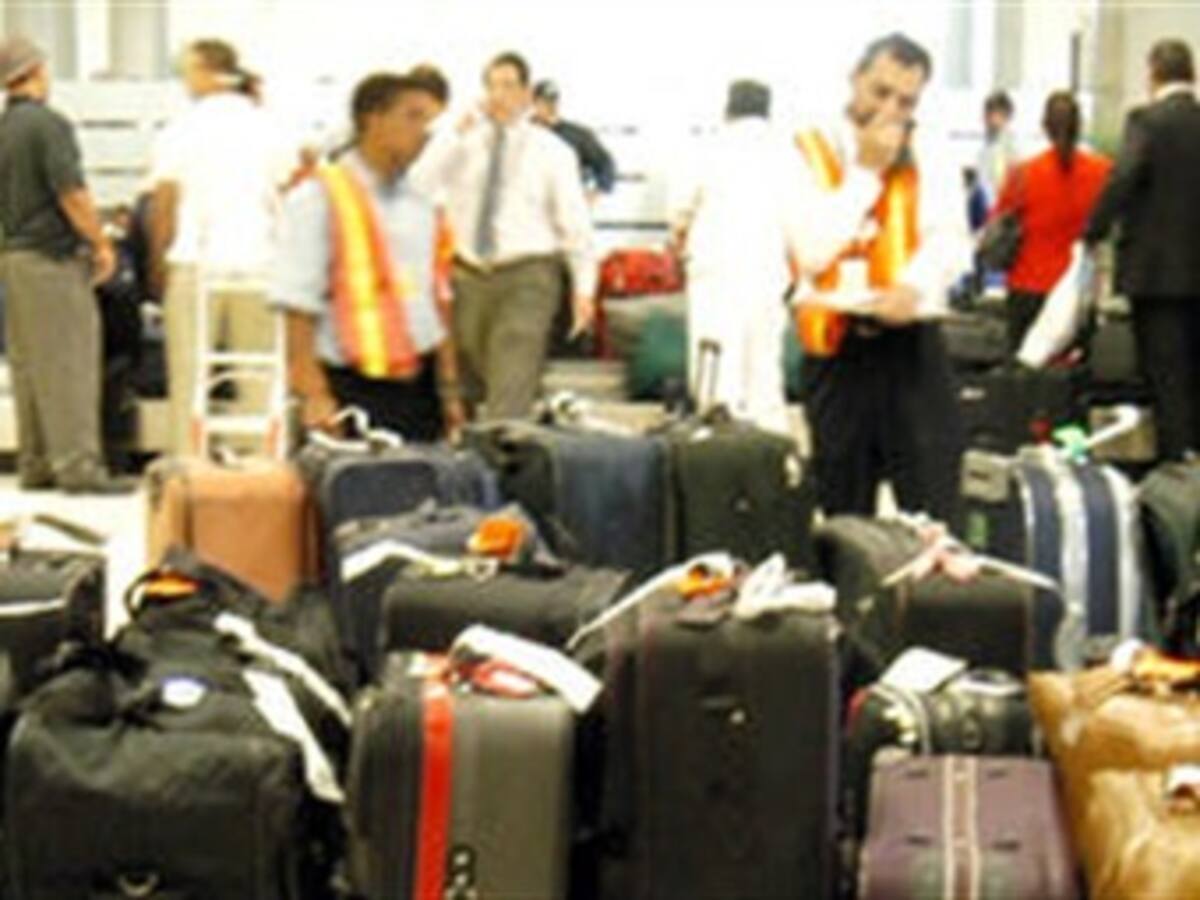 Alerta por supuesta presencia de rastros de explosivos en aeropuerto de Los Angeles
