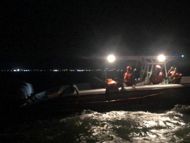 Tras naufragar, rescatan a cuatro pescadores en zona insular de Cartagena