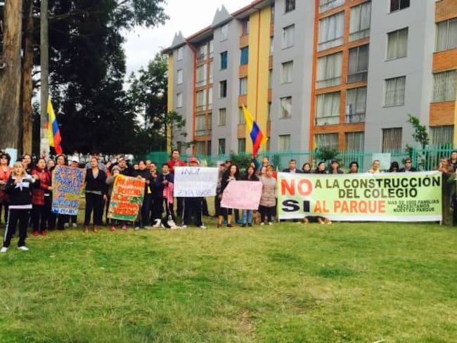 Habitantes de conjunto residencial en Bogotá se oponen a construcción de un colegio
