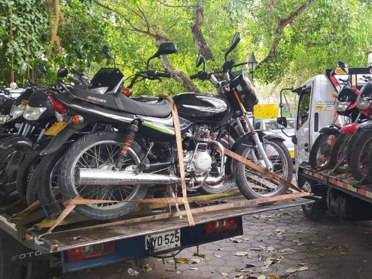 110 motocicletas inmovilizadas y más de 50 comparendos dejaron operativos en seis barrios