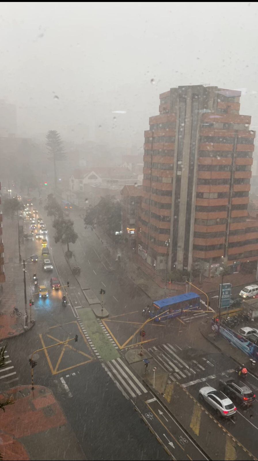 Fuertes lluvias con granizo en Bogotá.