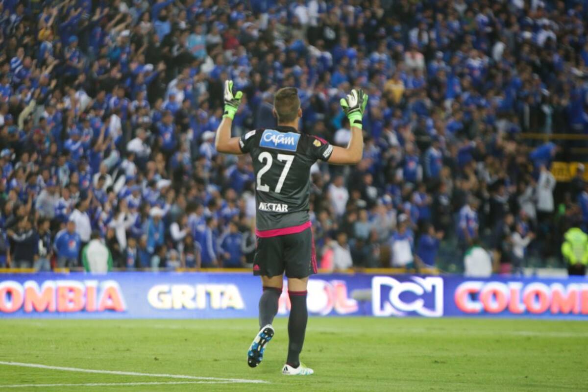 Vikonis celebrando el gol de Asprilla que le daba la ventaja a Millonarios