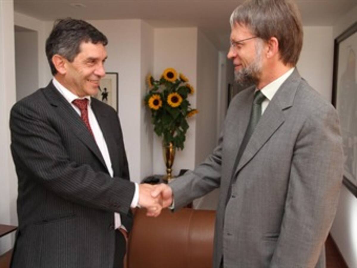 Pardo: ni acuerdos electorales ni burocráticos con Santos y Mockus