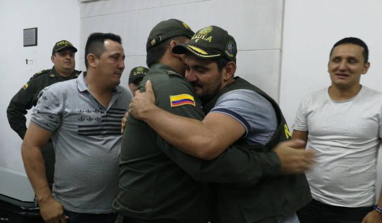 El palmicultor se reencuentra con su familia.