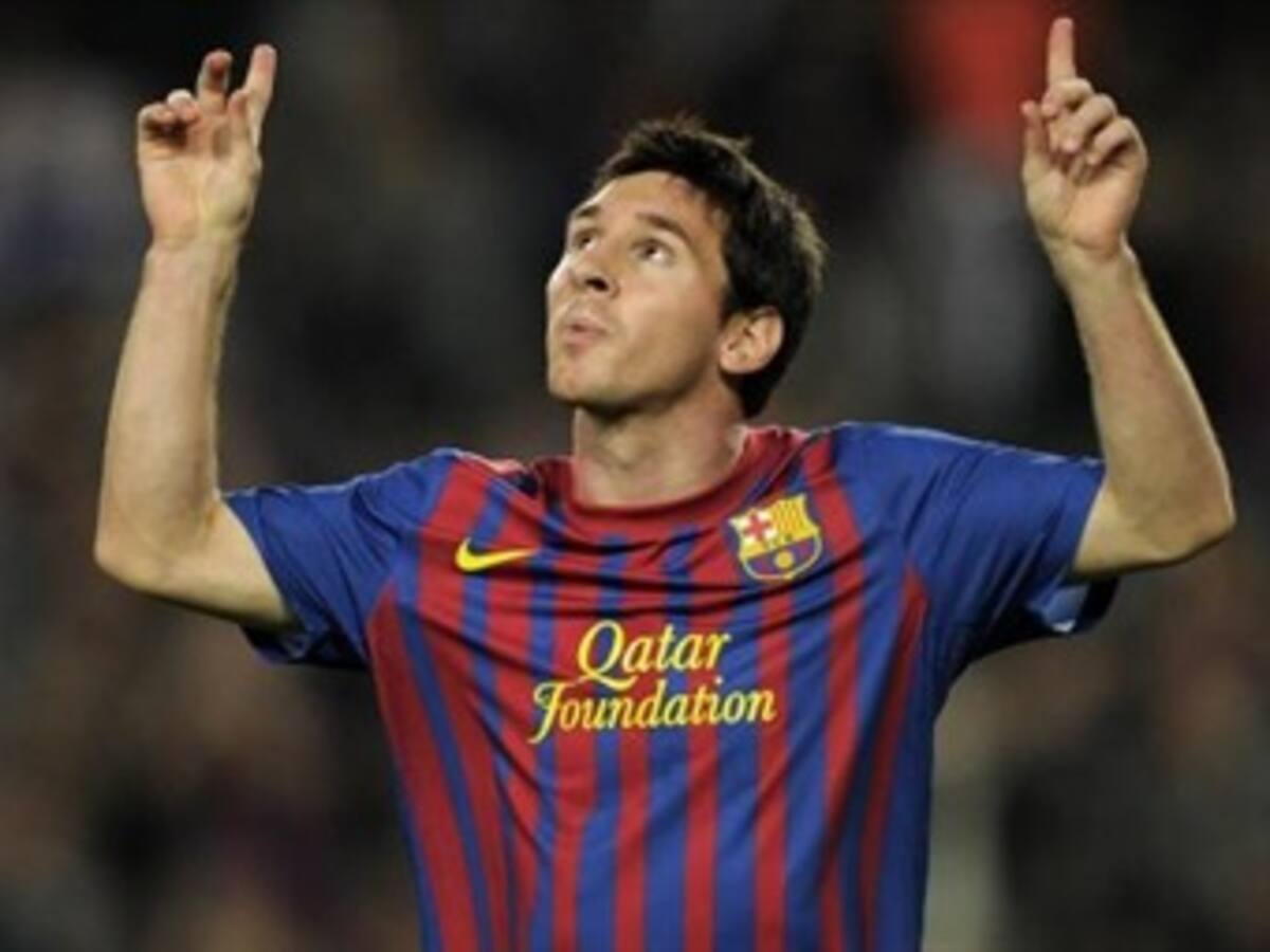 Messi se recupera del golpe en la rodilla y viaja a Sevilla