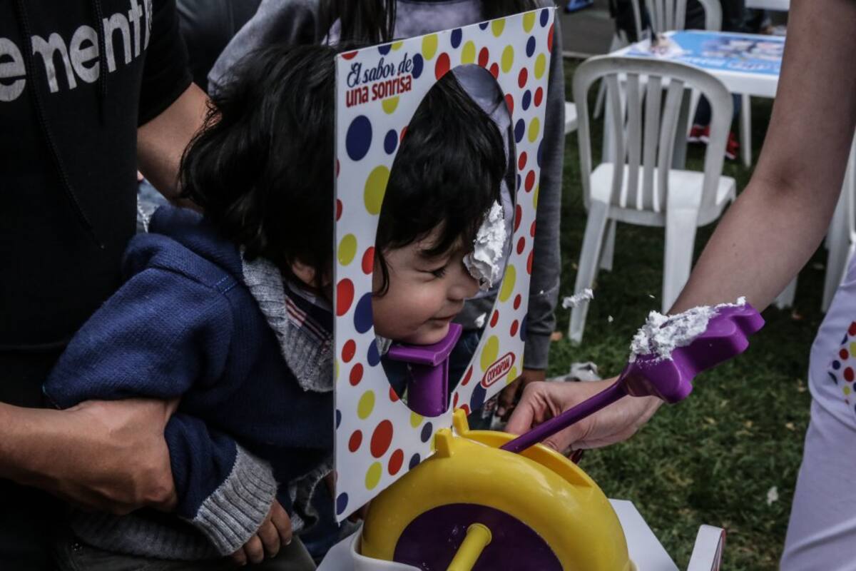 A la feria asisten jóvenes, niños, familias enteras y hasta extranjeros.