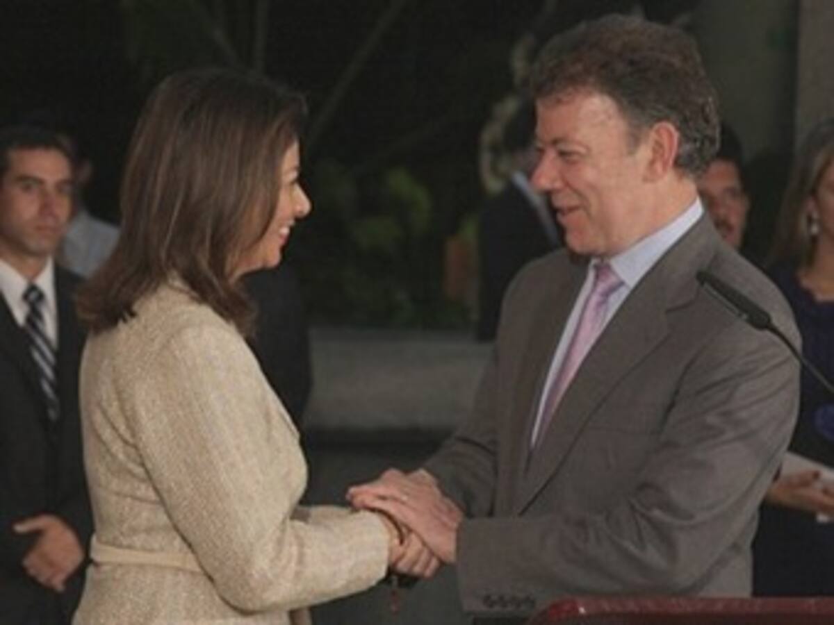 Santos se reunirá hoy con la presidenta de Costa Rica para negociar el TLC