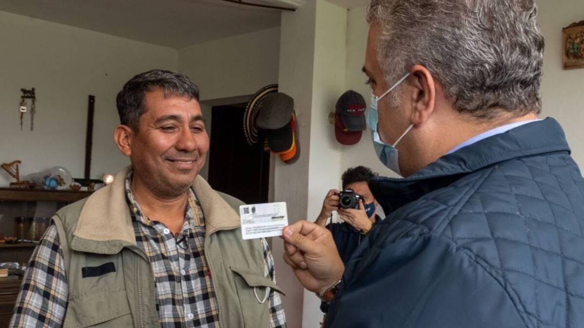 Duque entregó el primer estatuto a migrantes venezolanos