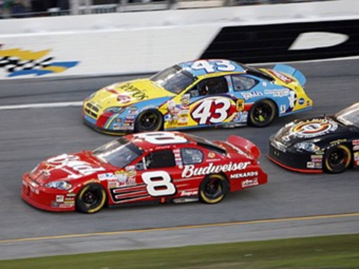 Juan Pablo Montoya queda decimoséptimo y Johnson consigue el título de la Nascar