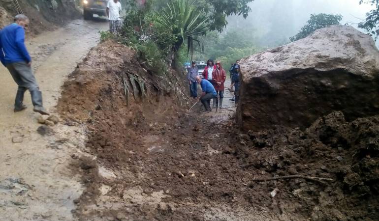 Emergencia vial entre Lourdes - Gramalote.