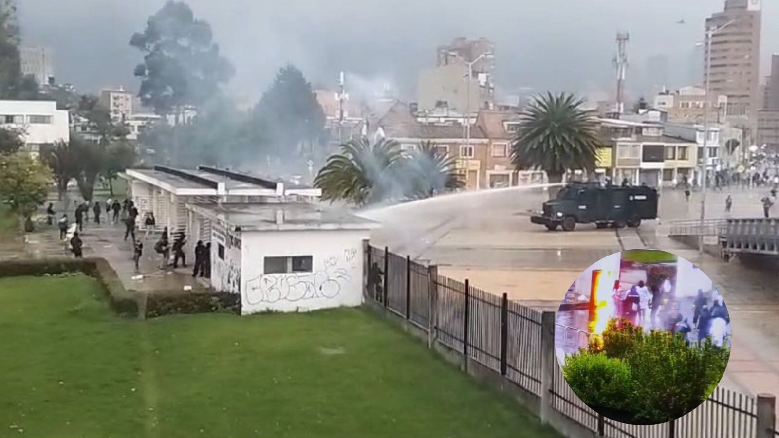 Disturbios y agresiones en las entradas de la Universidad Nacional en Bogotá.