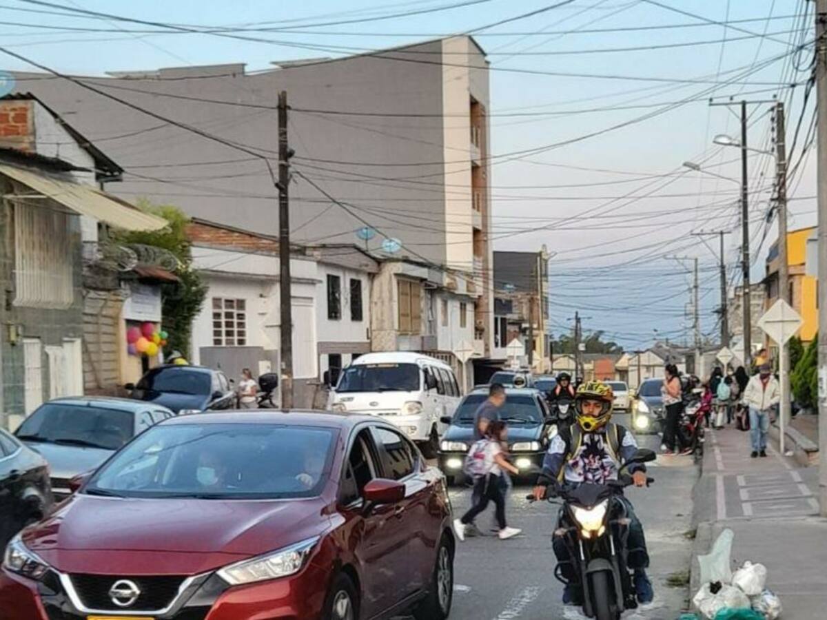 En Armenia se registran afectaciones de movilidad a las afueras de colegios