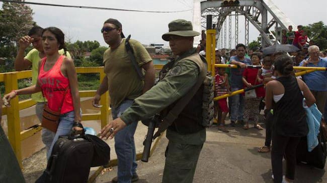 Piden ayudas para deportados de Venezuela.