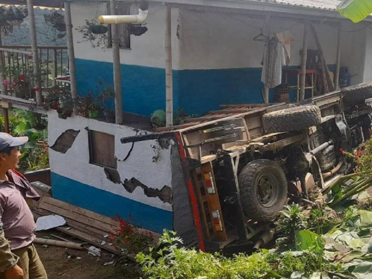 Vehículo chocó fuertemente contra una casa en Anserma, Caldas