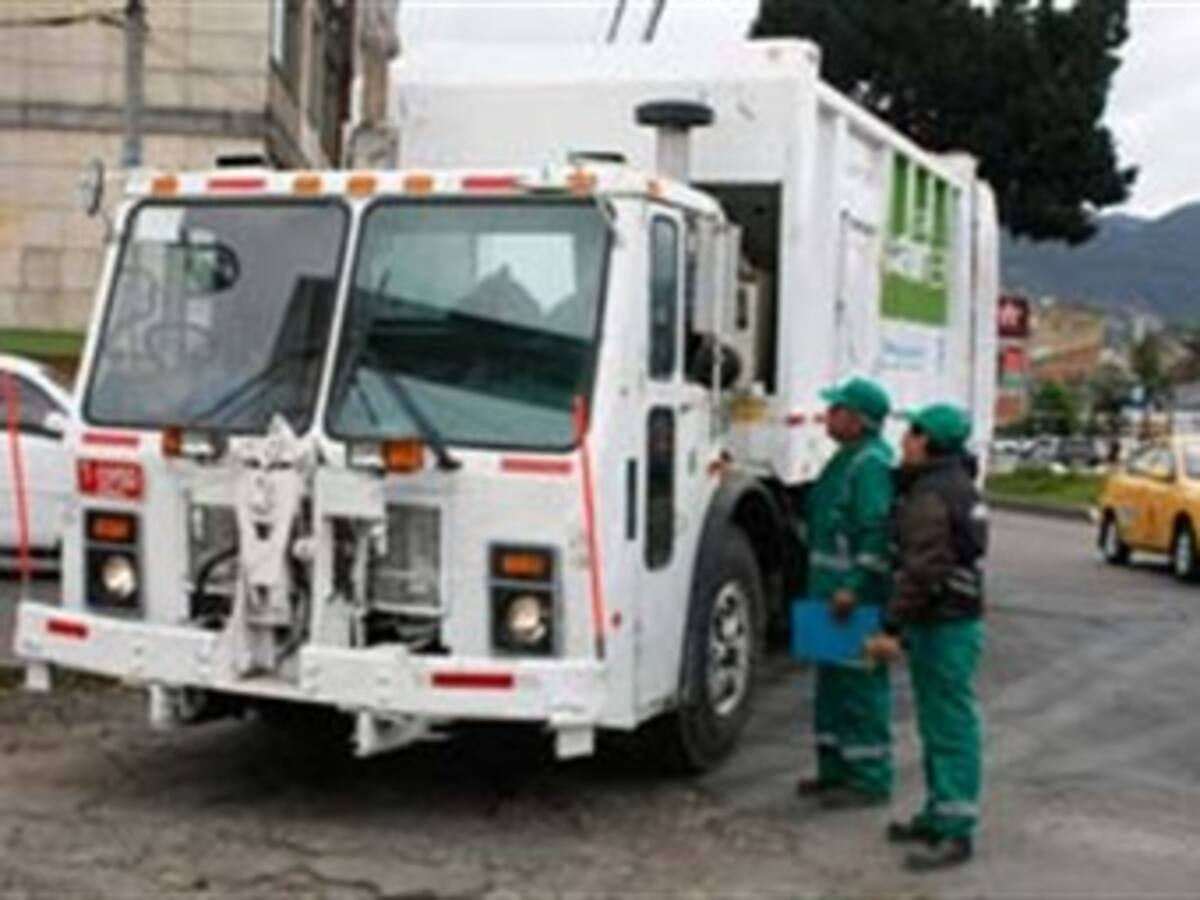 Sólo 14 camiones compactadores usados de los EE.UU. están trabajando con el Distrito