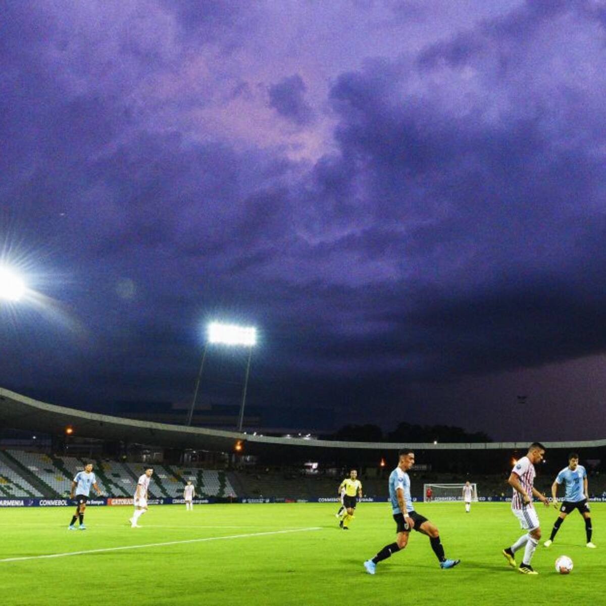 Se fue la luz en estadio Centenario durante partido del Preolímpico