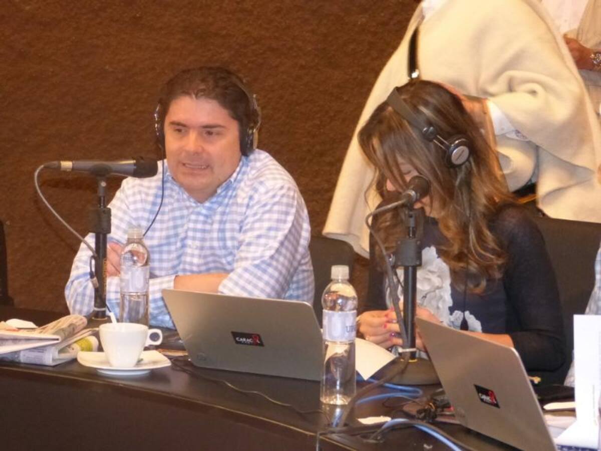 Darío Arizmendi y su equipo desde la ciudad más innovadora del mundo, mostrando lo mejor de Antioquia y sus gentes. Foto: Caracol Radio.