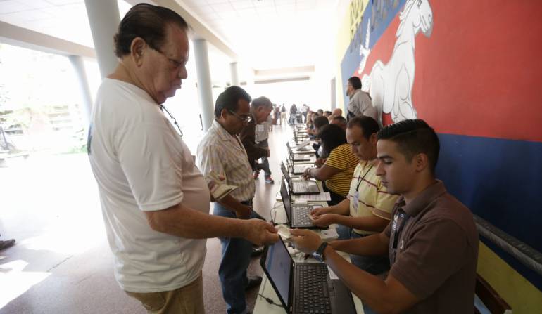 Fotografía cedida por la Agencia Venezolana de Noticias (AVN) de un simulacro electoral en Caracas (Venezuela).