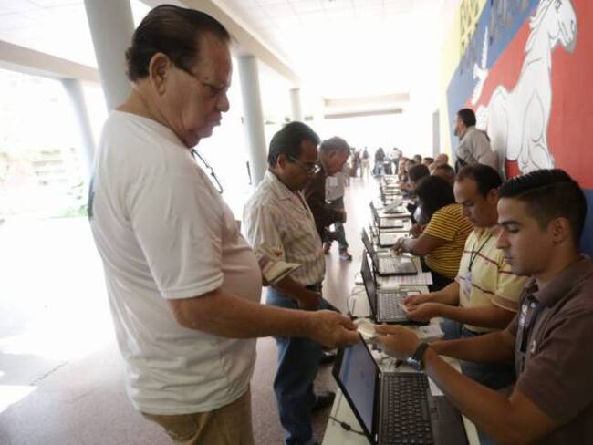 Fotografía cedida por la Agencia Venezolana de Noticias (AVN) de un simulacro electoral en Caracas (Venezuela).
