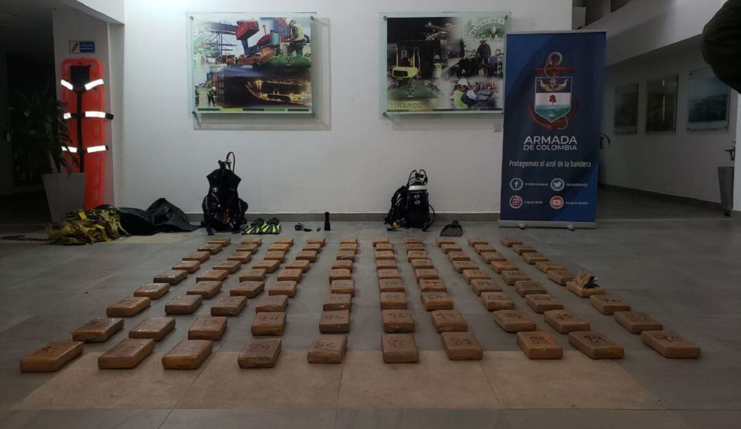 Dos hombres fueron capturados tras ser sorprendidos cuando realizaban actividades de buceo para contaminar un buque mercante