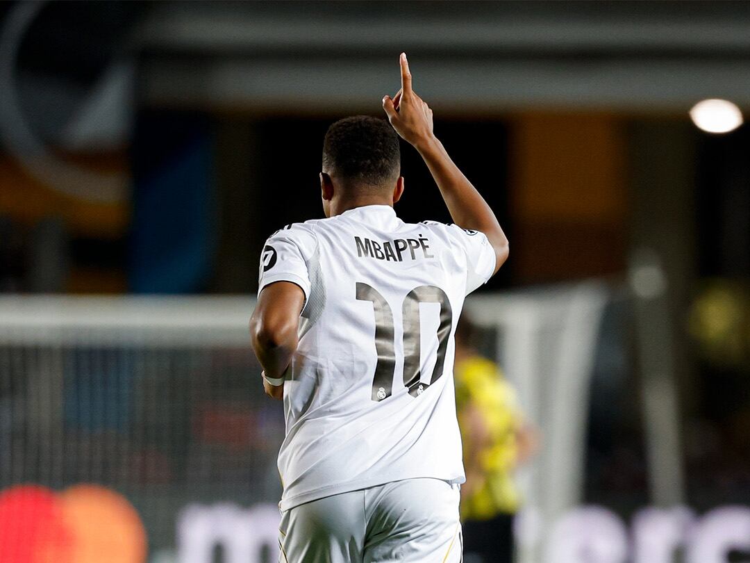 Kylian Mbappé celebra uno de sus tres goles con el Real Madrid en Kazajistán / Twitter: @RealMadrid.