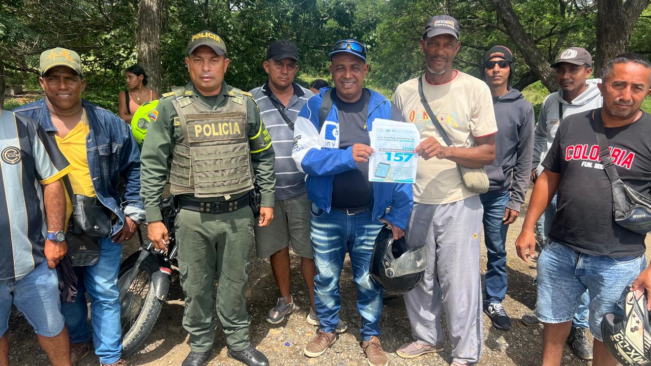 “Anda seguro, tu familia te espera”: un mensaje de la Policía en las vías del departamento de Bolívar