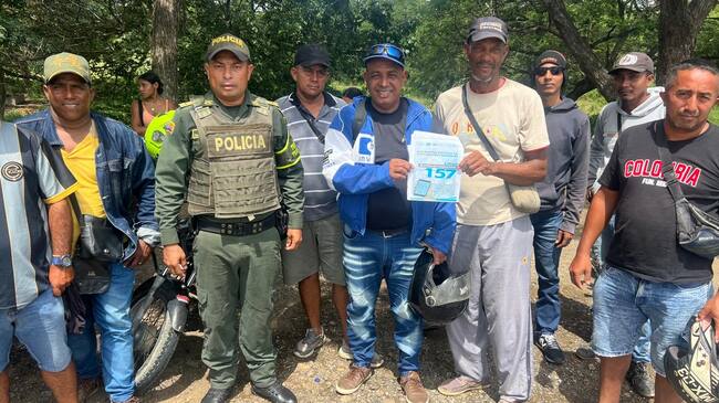 “Anda seguro, tu familia te espera”: un mensaje de la Policía en las vías del departamento de Bolívar