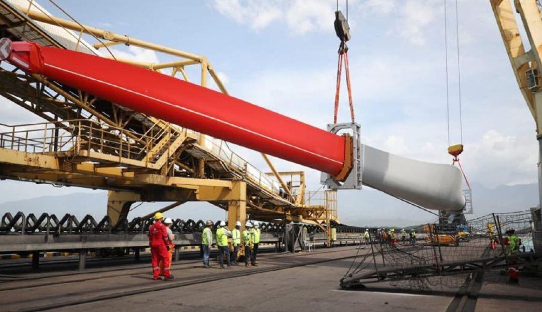 Descargue de hélices y aerogeneradores del proyecto eólico Guajira I