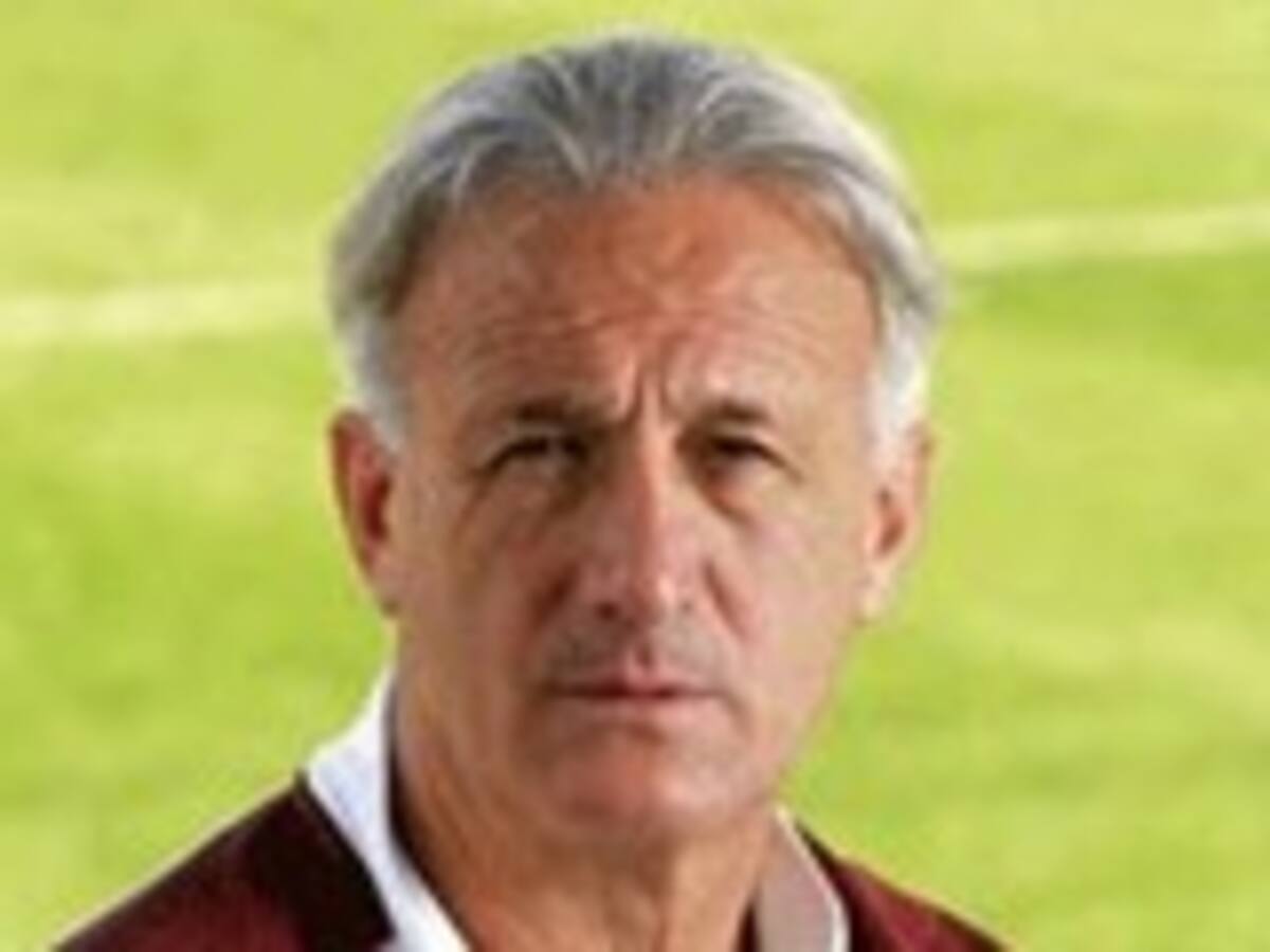 El técnico Ramón Cabrero se acerca a la dirección del Atlético Nacional