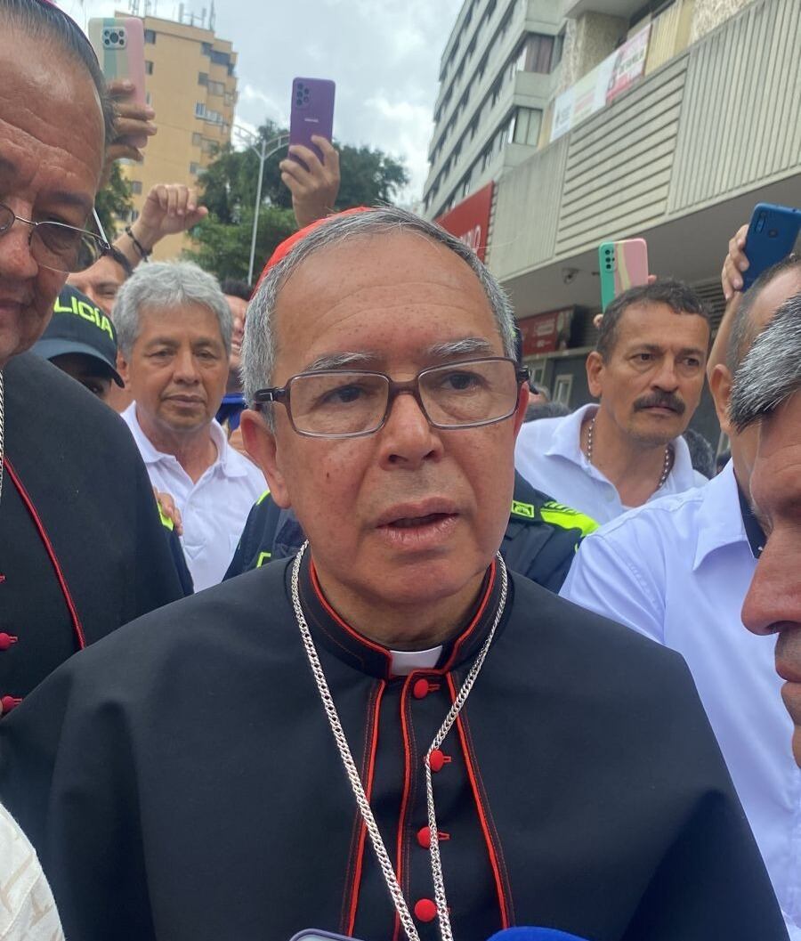 La iglesia católica invitó a la guerrilla del ELN y disidencia de las Farc a deponer las armas