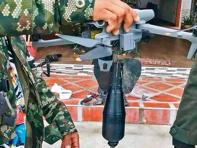 Drones cargados de explosivos.