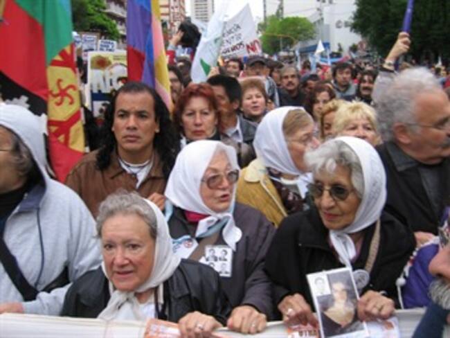 Las Abuelas de Plaza de Mayo son candidatas al premio Nobel de la Paz 2010