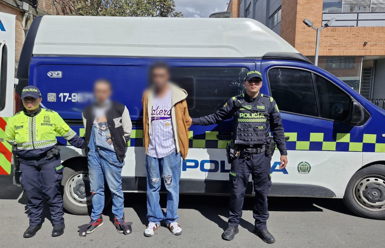 A la cárcel dos hombres que robaban celulares de manera violenta en buses del SITP