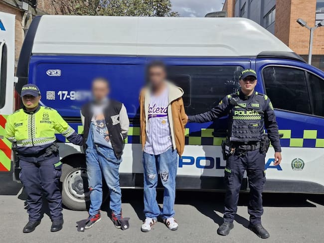 A la cárcel dos hombres que robaban celulares de manera violenta en buses del SITP