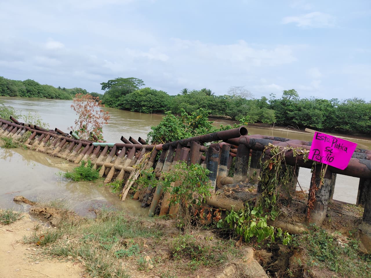 Autoridades mantienen la alerta en punto crítico de San Pelayo tras colapso de un jarillón en el río Sinú. Foto: Caracol Radio/Claudia Hernández.