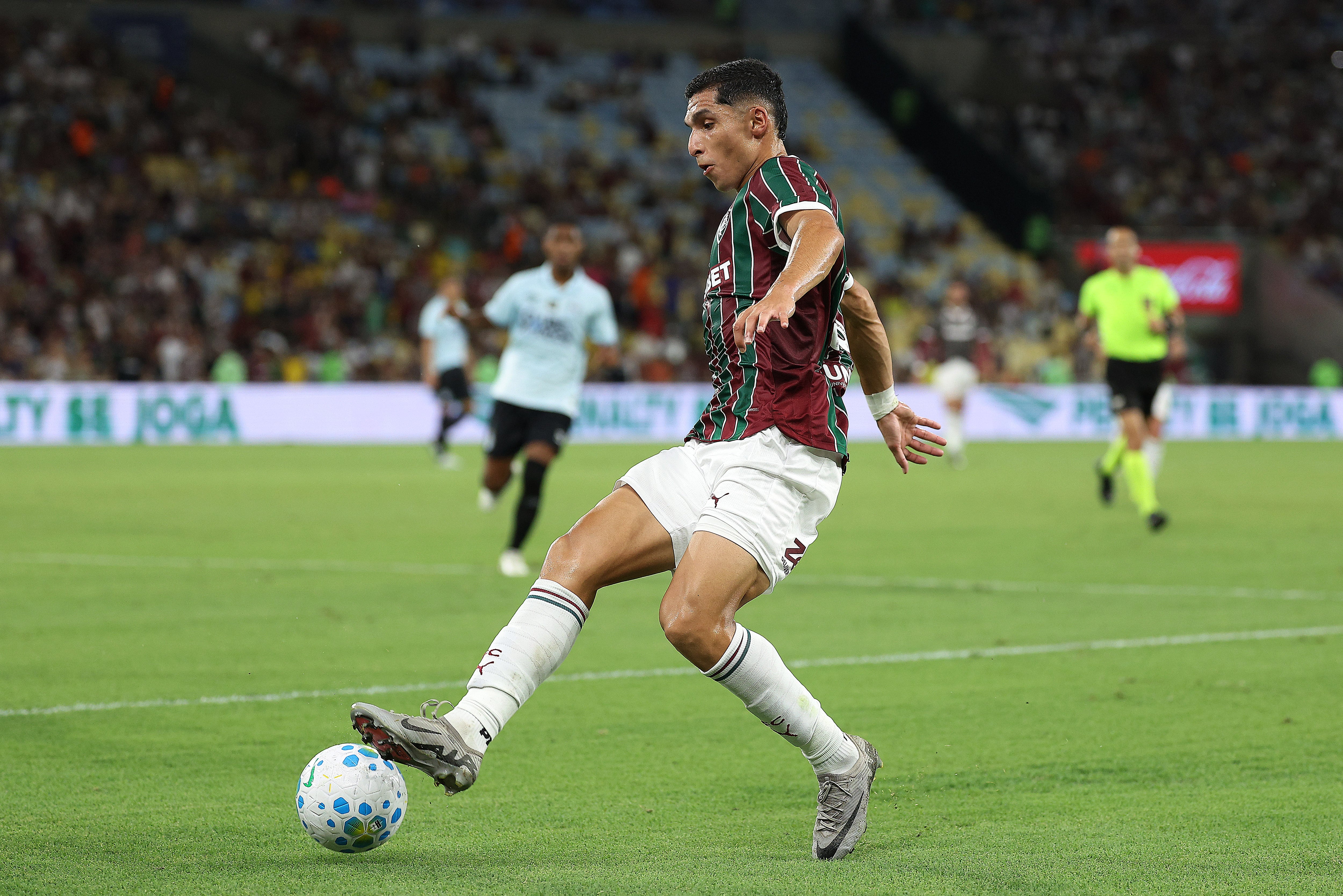 RIO DE JANEIRO, BRAZIL - JANUARY 28: Kevin Serna of Fluminense controls the ball during the match between Fluminense and Gremio as part of Brasileirao 2026 at Maracana Stadium on January 28, 2026 in Rio de Janeiro, Brazil. (Photo by Wagner Meier/Getty Images)