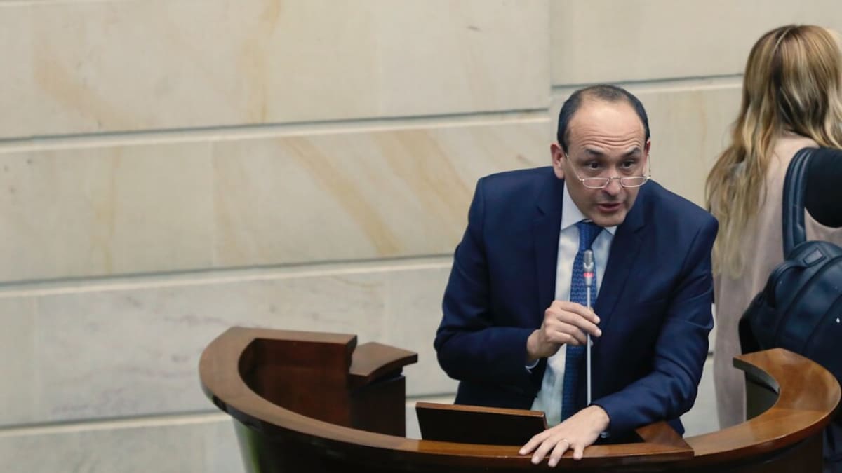 Magistrado Vladimir Fernández podrá debatir demanda contra Reforma Pensional: niegan recusación